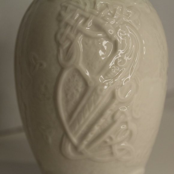 Belleck Ceramic Vase - Picture 4 of 5